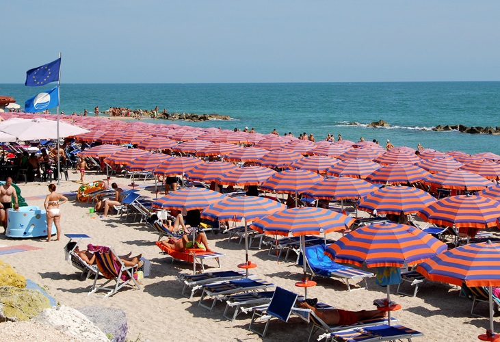 porto recanati spiaggia.jpg